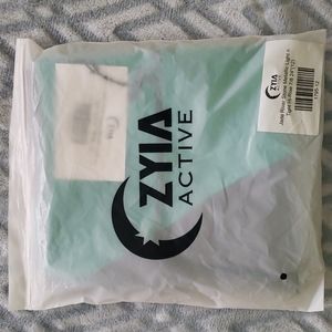 🏷️NWT Zyia Jade River Stone LnT